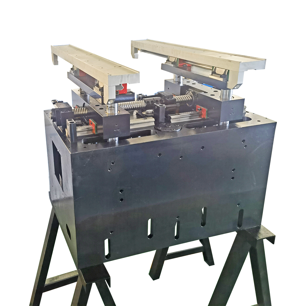 三次元冲压机械手